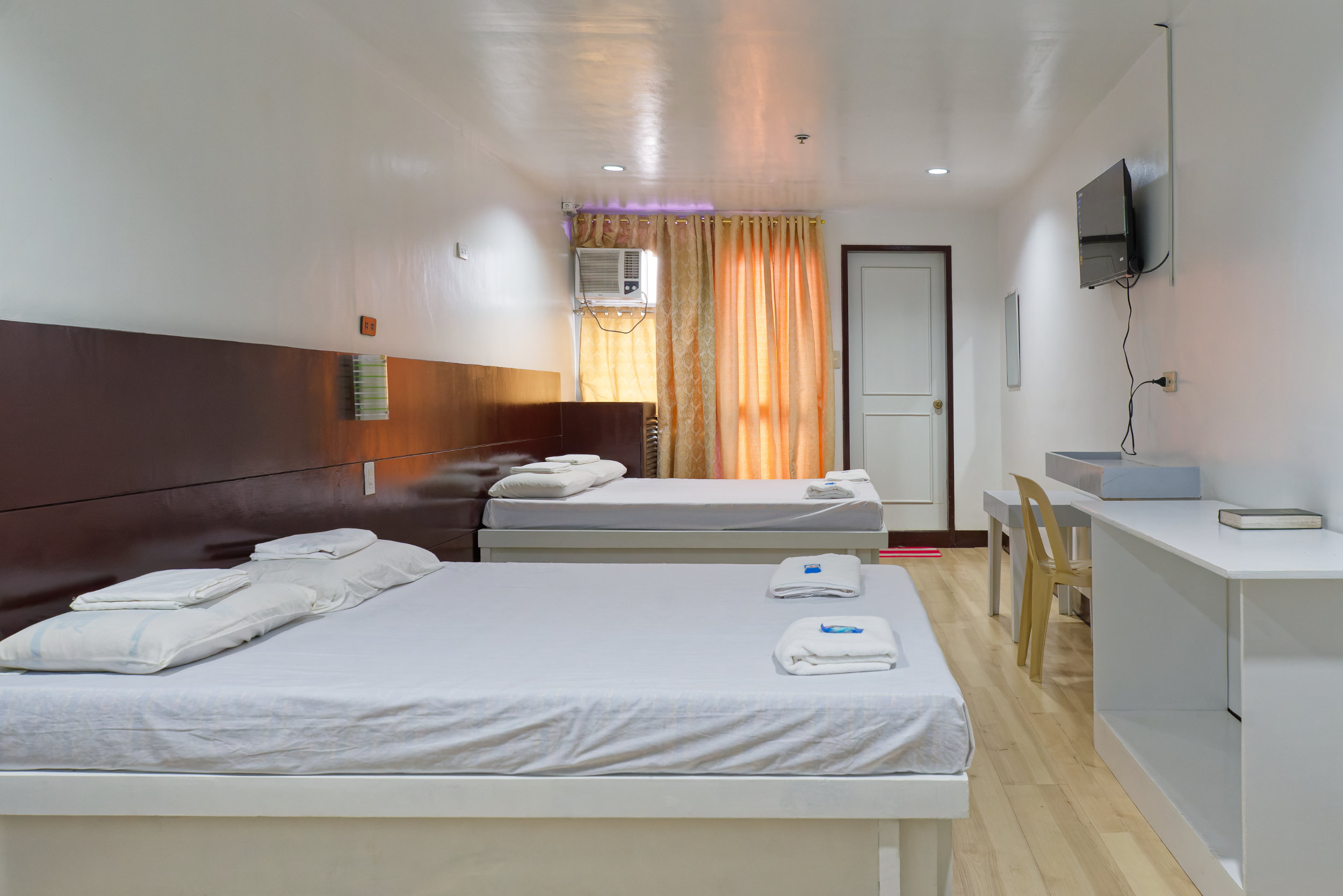 Room 303 Room1